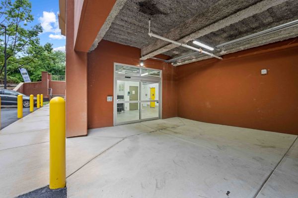 University Storage - Charlotte - 350 East McCullough Drive