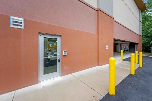 University Storage - Charlotte - 350 East McCullough Drive