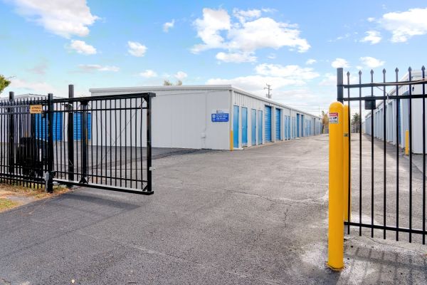 Easy Storage - Crystal Lake - 6419 Lou Street
