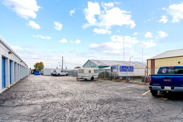 Easy Storage - Crystal Lake - 6419 Lou Street