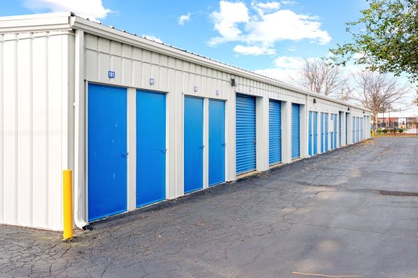 Easy Storage - Crystal Lake - 6419 Lou Street