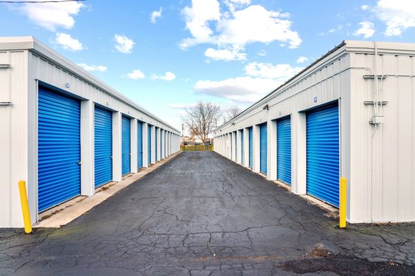 Easy Storage - Crystal Lake - 6419 Lou Street