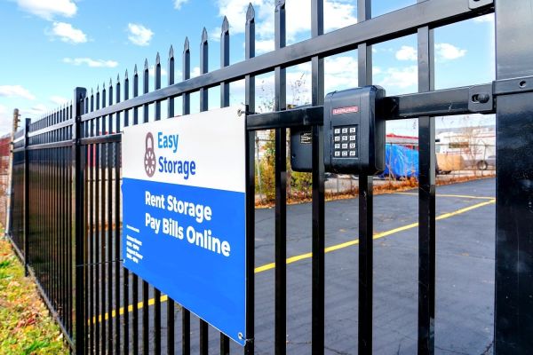 Easy Storage - Crystal Lake - 6419 Lou Street