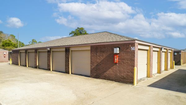 Devon Self Storage Houston, Texas - 1918 Gessner Road