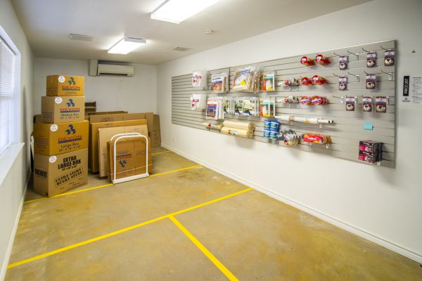 Devon Self Storage Houston, Texas - 1918 Gessner Road