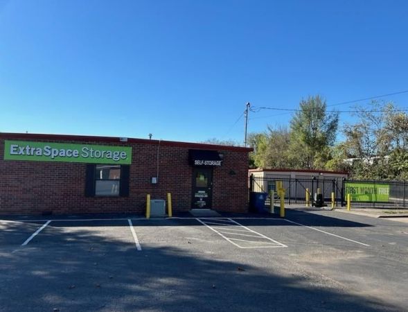 Extra Space Storage - 2089 - Hendersonville - Walton Ferry Rd - 134 Walton Ferry Road
