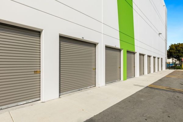 Extra Space Storage - 6490 - Miami - SW 143rd Ave - 860 Southwest 143rd Avenue