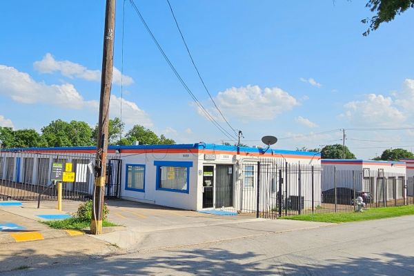 Extra Space Storage - 6530 - Dallas - 5656 Military Pkwy - 5656 Military Parkway