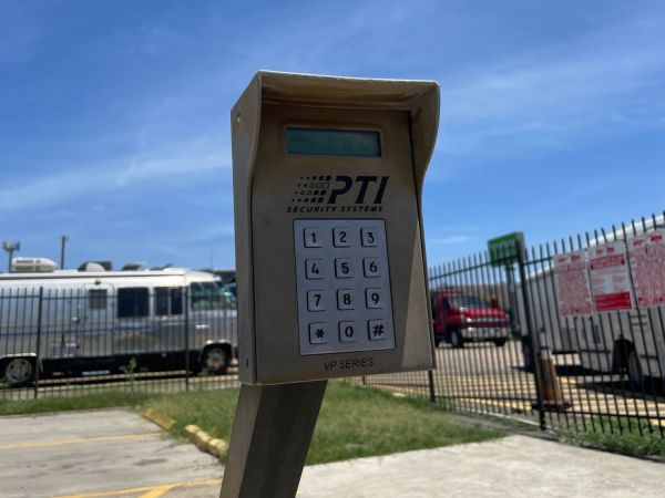 Extra Space Storage - 6530 - Dallas - 5656 Military Pkwy - 5656 Military Parkway