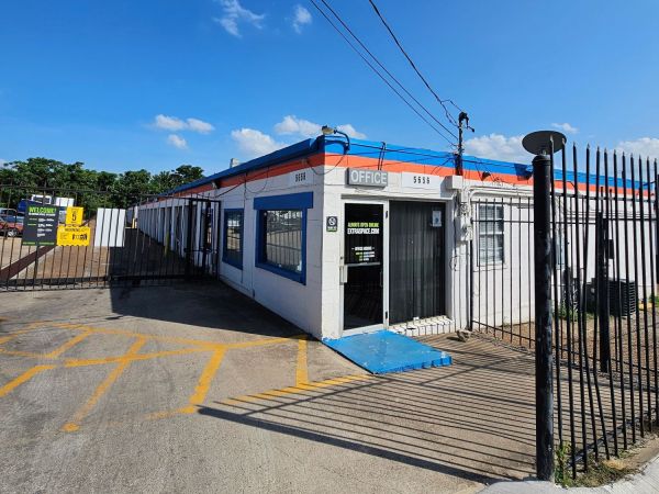 Extra Space Storage - 6530 - Dallas - 5656 Military Pkwy - 5656 Military Parkway