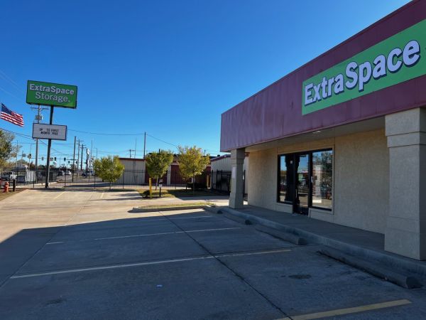 Extra Space Storage - 6615 - Moore - NW 27th St - 820 Northwest 27th Street