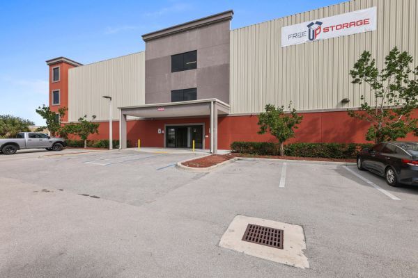 FreeUp Storage Bonita Springs - 24381 South Tamiami Trail