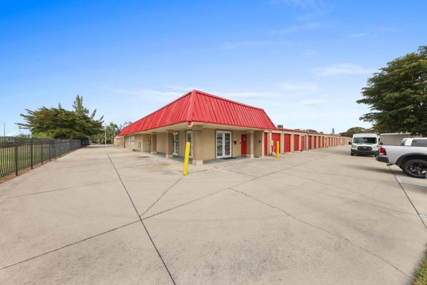 FreeUp Storage Bonita Springs - 24381 South Tamiami Trail