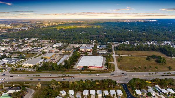 FreeUp Storage Bonita Springs - 24381 South Tamiami Trail