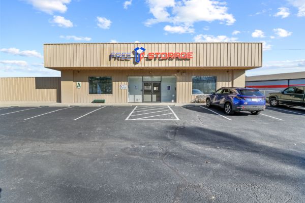 FreeUp Storage Shelbyville - 1121 Washington Street