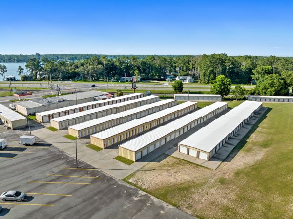 FreeUp Storage Lake Park - 130 Lakes Boulevard