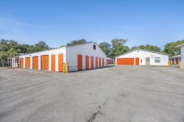 Amelia Personal Storage - 1431 Lewis Street