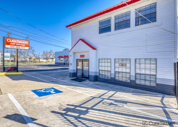 CubeSmart Self Storage - West Division Street - 2932 West Division Street