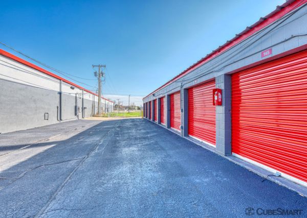 CubeSmart Self Storage - West Division Street - 2932 West Division Street