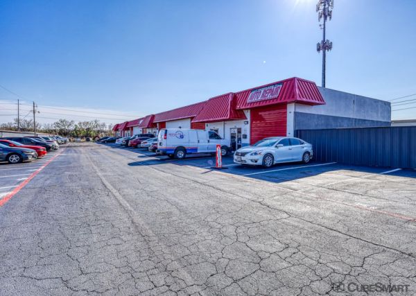 CubeSmart Self Storage - West Division Street - 2932 West Division Street