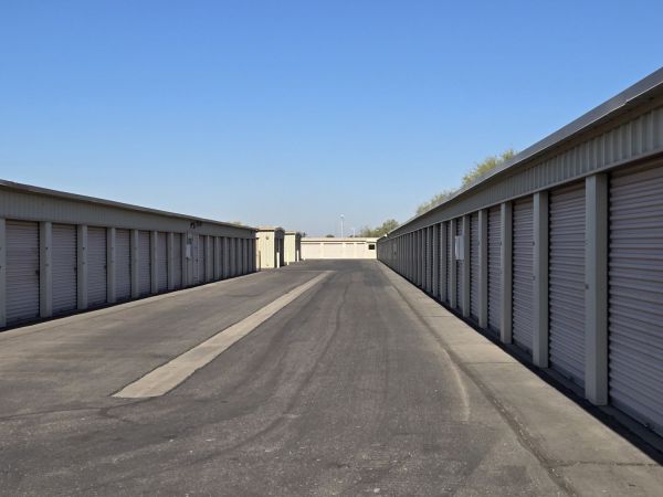 Extra Space Storage - 2093 - Chandler - Germann Rd - 700 East Germann Road