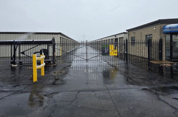 Extra Space Storage - 6652 - Plainfield - W Theodore St - 24111 Theodore Street