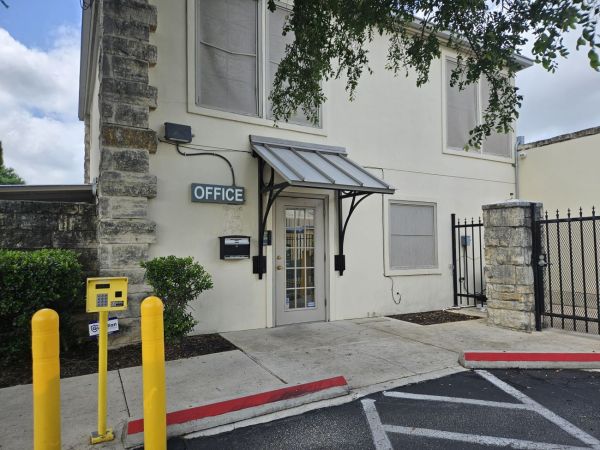 Extra Space Storage - 6611 - San Antonio - 16523 Huebner Rd - 16523 Huebner Road
