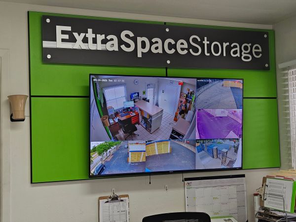 Extra Space Storage - 6611 - San Antonio - 16523 Huebner Rd - 16523 Huebner Road