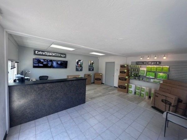 Extra Space Storage - 6698 - Beach Park - N Lewis Ave - 39406 North Lewis Avenue
