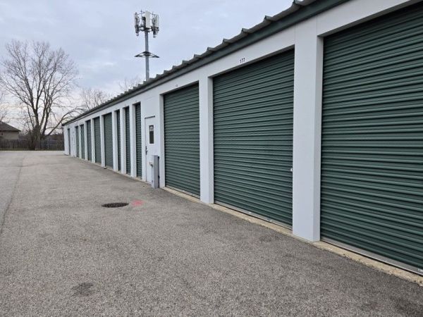 Extra Space Storage - 6698 - Beach Park - N Lewis Ave - 39406 North Lewis Avenue