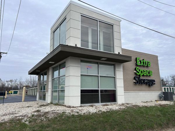 Extra Space Storage - 6700 - Round Lake Beach - E Rollins Rd - 880 East Rollins Road