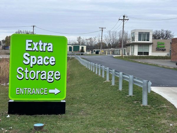 Extra Space Storage - 6700 - Round Lake Beach - E Rollins Rd - 880 East Rollins Road