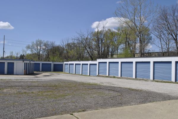 Bloomington Self Storage - 1001 West Market Street
