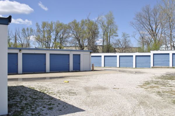 Bloomington Self Storage - 1001 West Market Street