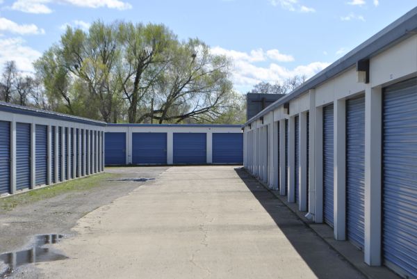 Bloomington Self Storage - 1001 West Market Street