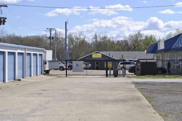 Bloomington Self Storage - 1001 West Market Street