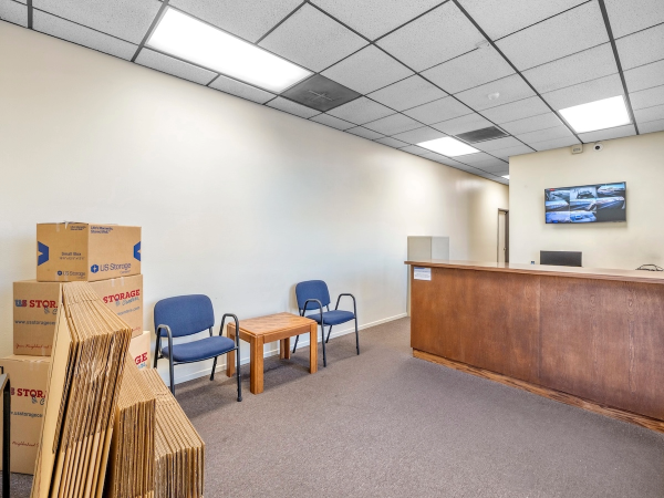 US Storage Centers - Escondido - Valley Parkway - 520 West Valley Parkway