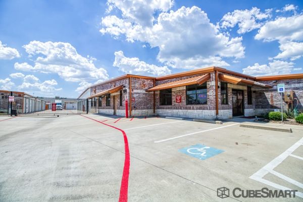 CubeSmart Self Storage - TX Carrollton Luna Road - 2444 Luna Road