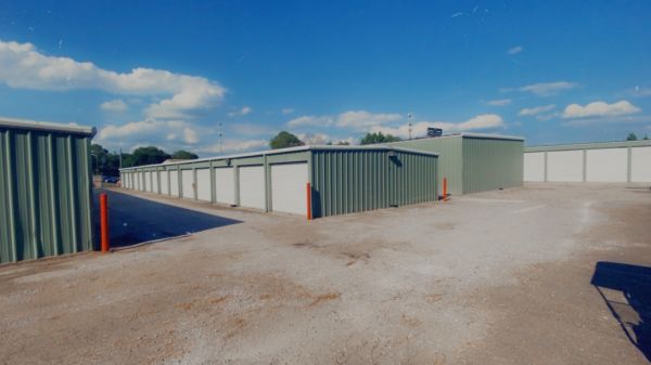 Tellus Self Storage - Oak Grove - 2002 Oak Grove Road