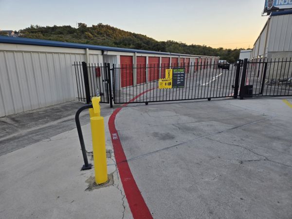 Extra Space Storage - 2238 - San Antonio - 27904 US Highway 281 N - 27904 U.S. Highway 281 North