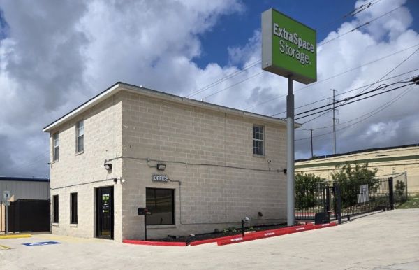 Extra Space Storage - 2238 - San Antonio - 27904 US Highway 281 N - 27904 U.S. Highway 281 North