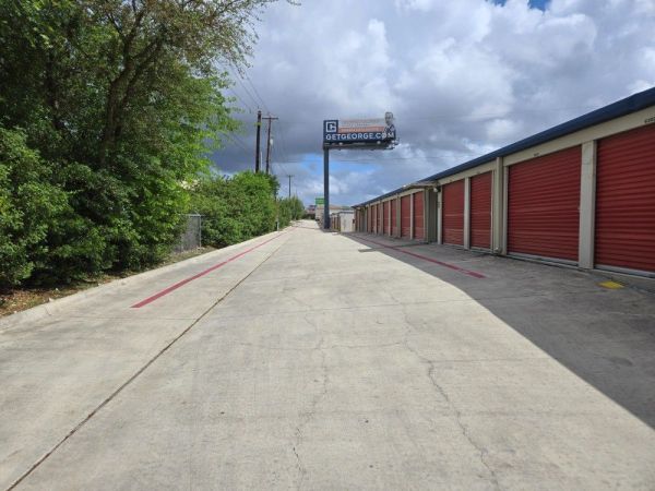 Extra Space Storage - 2238 - San Antonio - 27904 US Highway 281 N - 27904 U.S. Highway 281 North