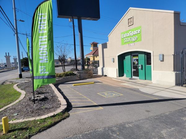 Extra Space Storage - 2243 - San Antonio - 10835 N Interstate 35 - North Interstate 35