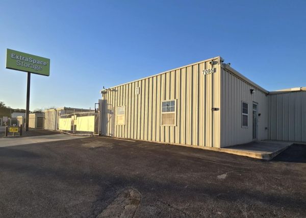 Extra Space Storage - 2223 - San Antonio - Crestway Rd - 7095 Crestway Road