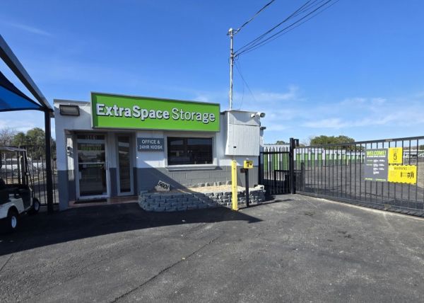 Extra Space Storage - 2239 - San Antonio - NW Loop 410 | SpareFoot