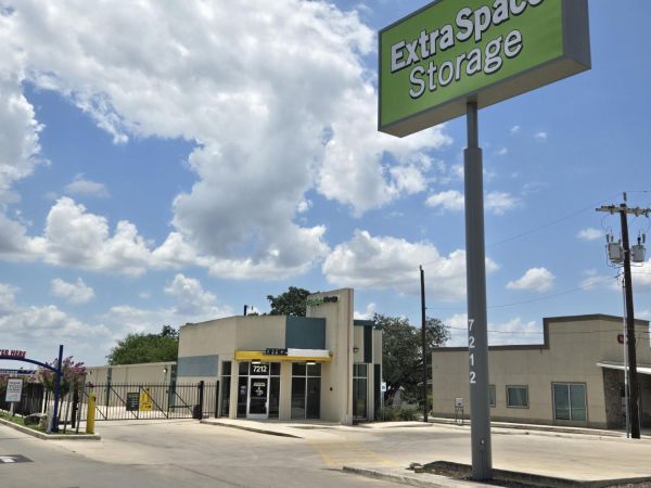 Extra Space Storage - 2220 - Leon Valley - Bandera Rd - 7212 Bandera Road