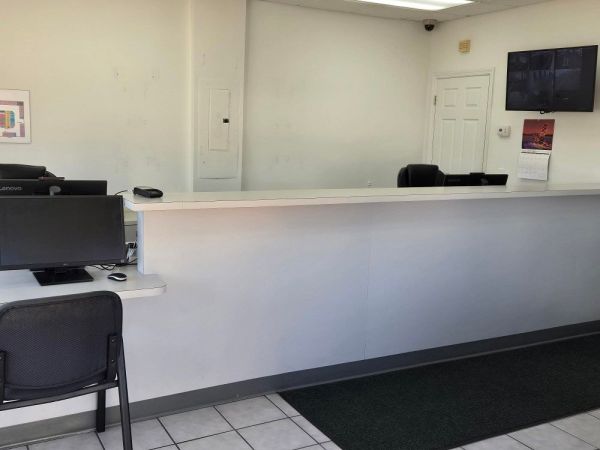 Extra Space Storage - 6690 - Tampa - 8323 W Hillsborough Ave - 8323 West Hillsborough Avenue