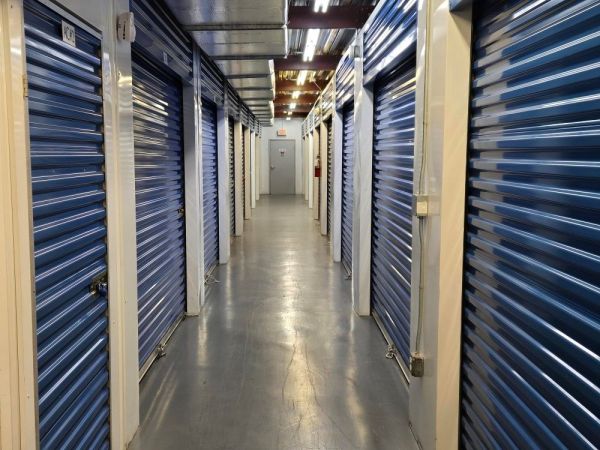 Extra Space Storage - 6690 - Tampa - 8323 W Hillsborough Ave - 8323 West Hillsborough Avenue