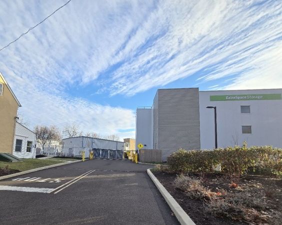 Extra Space Storage - 6676 - Newtown - Upper Silver Lake Rd - 100 Upper Silver Lake Road
