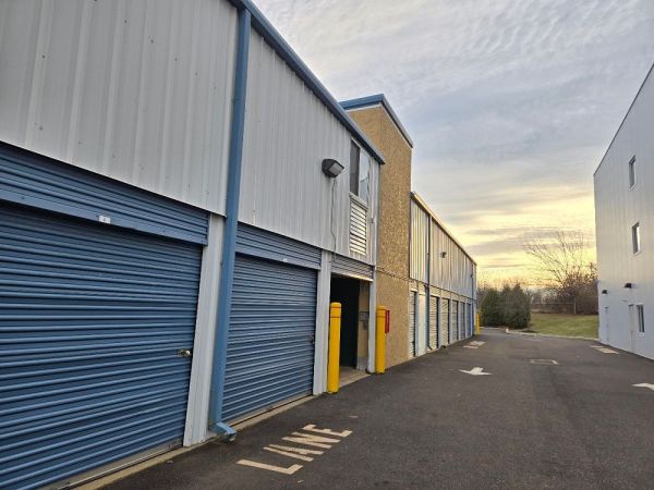 Extra Space Storage - 6676 - Newtown - Upper Silver Lake Rd - 100 Upper Silver Lake Road